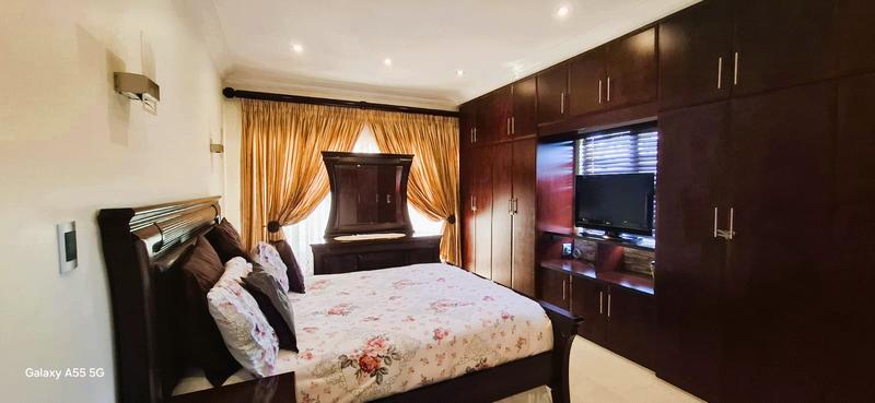 5 Bedroom Property for Sale in Mount Edgecombe KwaZulu-Natal