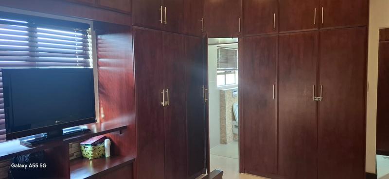 5 Bedroom Property for Sale in Mount Edgecombe KwaZulu-Natal