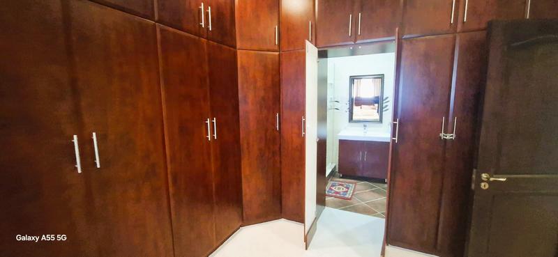 5 Bedroom Property for Sale in Mount Edgecombe KwaZulu-Natal