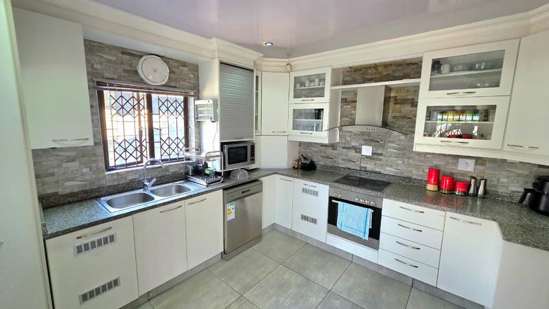 4 Bedroom Property for Sale in Chatsworth KwaZulu-Natal
