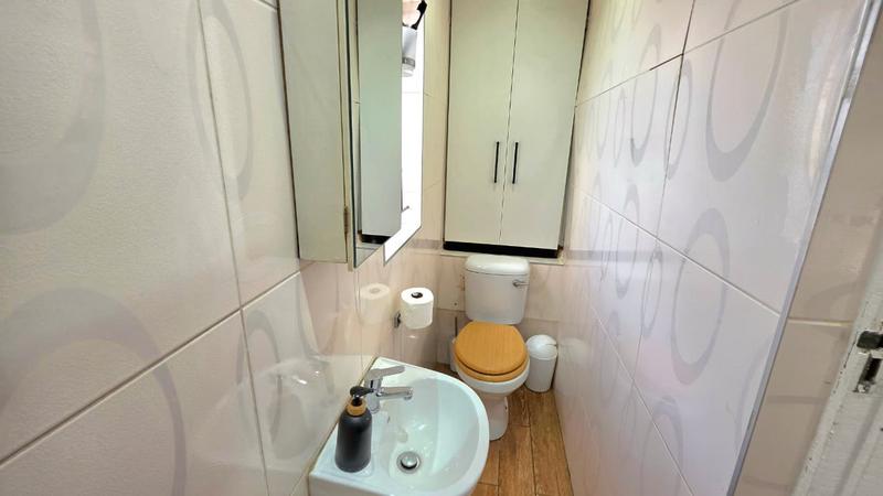 4 Bedroom Property for Sale in Chatsworth KwaZulu-Natal