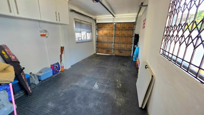 4 Bedroom Property for Sale in Chatsworth KwaZulu-Natal