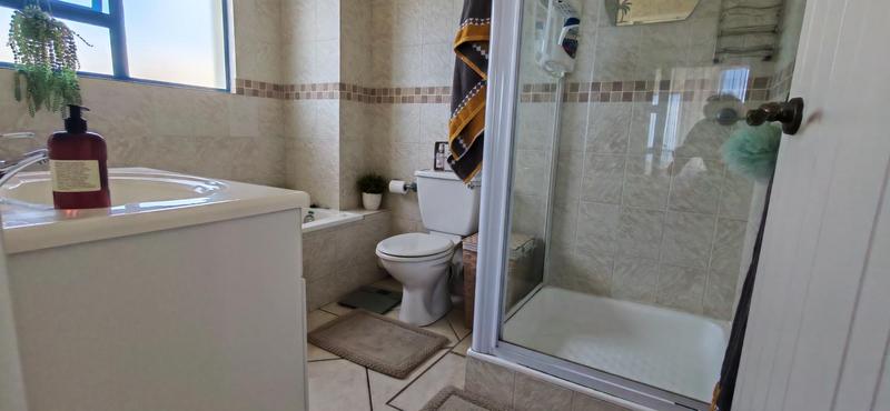 4 Bedroom Property for Sale in Beacon Rocks KwaZulu-Natal