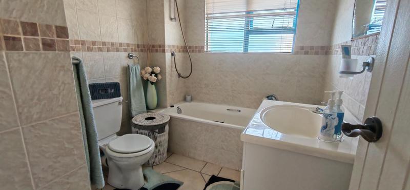 4 Bedroom Property for Sale in Beacon Rocks KwaZulu-Natal