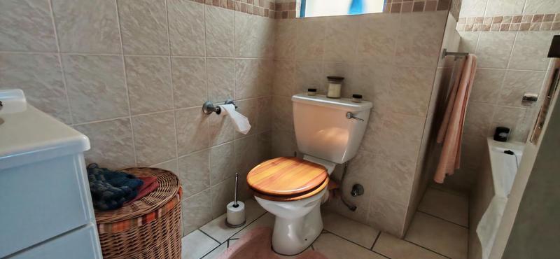 4 Bedroom Property for Sale in Beacon Rocks KwaZulu-Natal