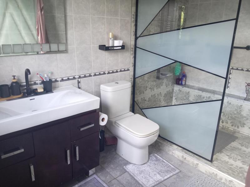 3 Bedroom Property for Sale in Uvongo KwaZulu-Natal