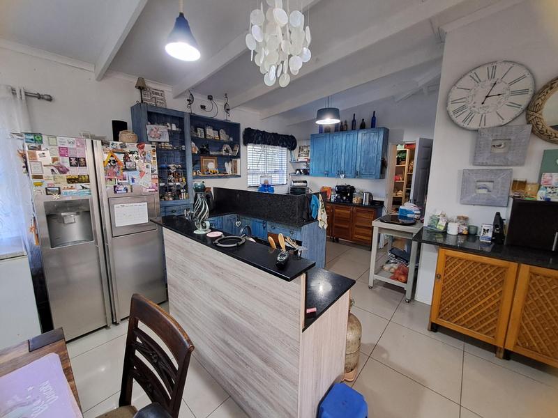 6 Bedroom Property for Sale in Uvongo KwaZulu-Natal