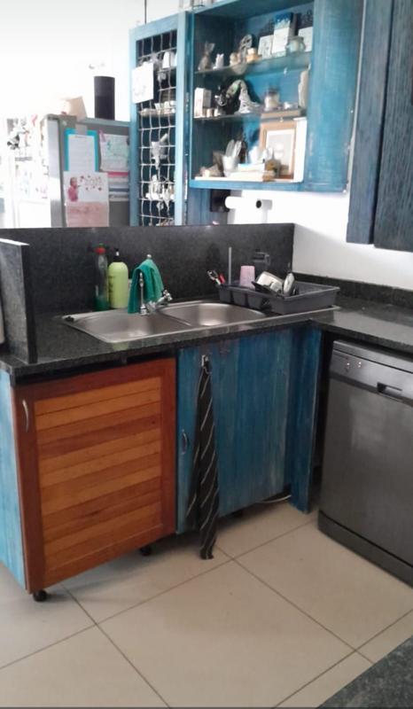 6 Bedroom Property for Sale in Uvongo KwaZulu-Natal