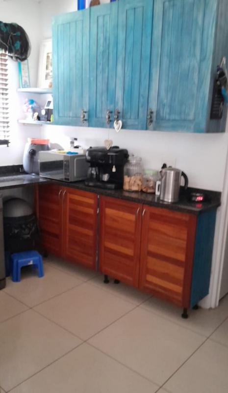 6 Bedroom Property for Sale in Uvongo KwaZulu-Natal