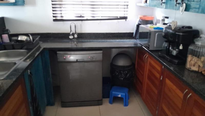 6 Bedroom Property for Sale in Uvongo KwaZulu-Natal