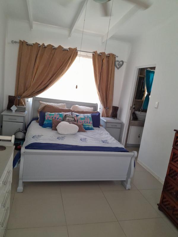 6 Bedroom Property for Sale in Uvongo KwaZulu-Natal