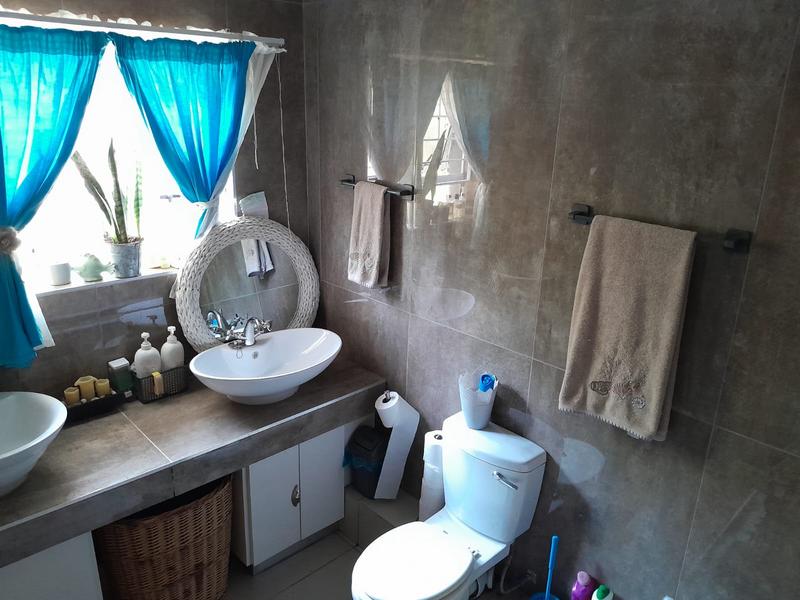 6 Bedroom Property for Sale in Uvongo KwaZulu-Natal