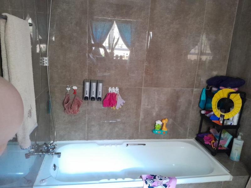 6 Bedroom Property for Sale in Uvongo KwaZulu-Natal