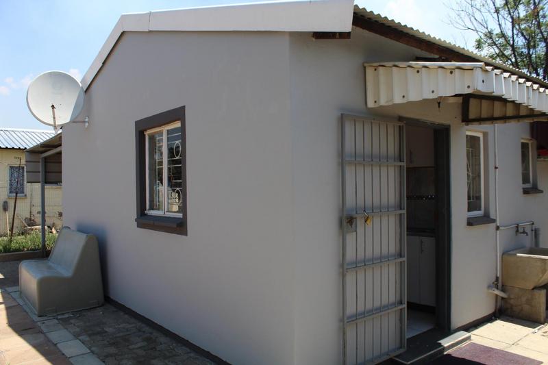 To Let 2 Bedroom Property for Rent in Acaciaville KwaZulu-Natal