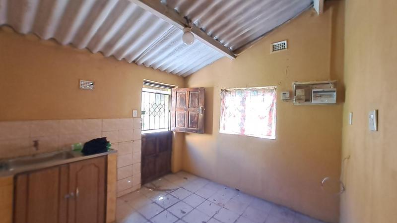 To Let 2 Bedroom Property for Rent in Umlazi KwaZulu-Natal