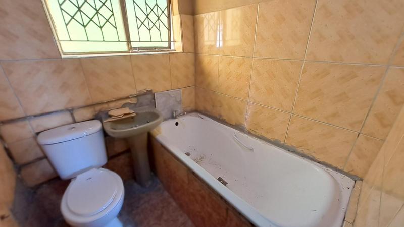 To Let 2 Bedroom Property for Rent in Umlazi KwaZulu-Natal