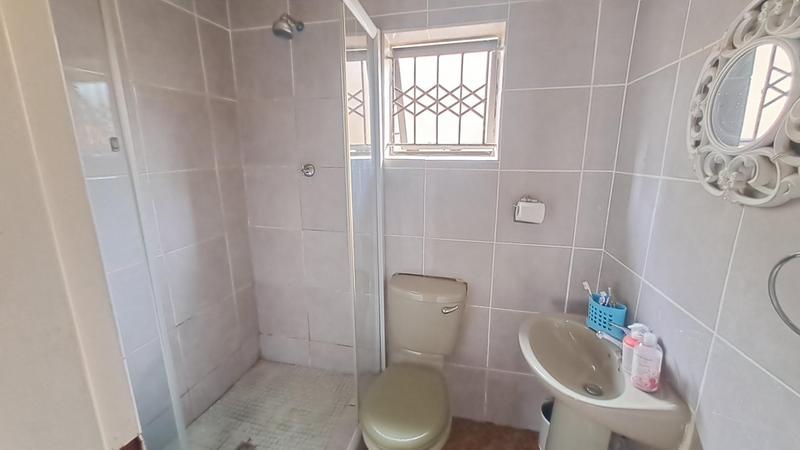 2 Bedroom Property for Sale in Umlazi KwaZulu-Natal