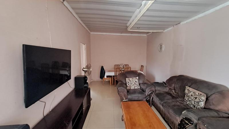 2 Bedroom Property for Sale in Umlazi KwaZulu-Natal