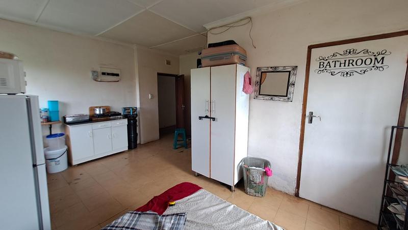 5 Bedroom Property for Sale in Umlazi KwaZulu-Natal