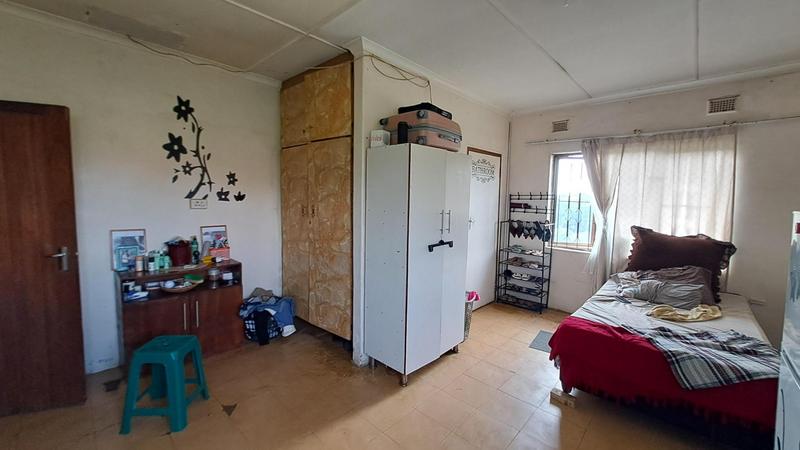 5 Bedroom Property for Sale in Umlazi KwaZulu-Natal