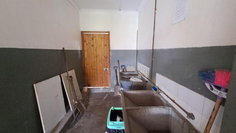 5 Bedroom Property for Sale in Umlazi KwaZulu-Natal