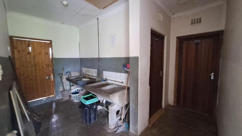 5 Bedroom Property for Sale in Umlazi KwaZulu-Natal