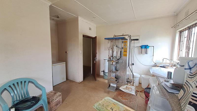 5 Bedroom Property for Sale in Umlazi KwaZulu-Natal