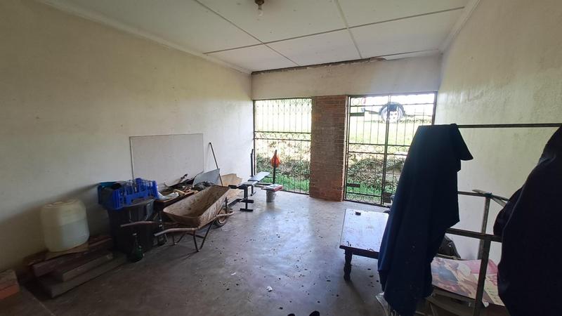 5 Bedroom Property for Sale in Umlazi KwaZulu-Natal