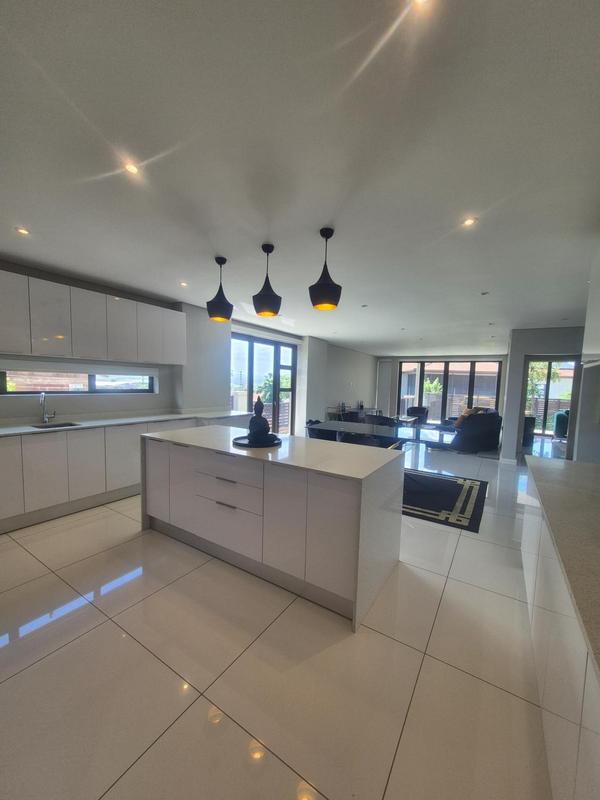 6 Bedroom Property for Sale in Izinga Ridge KwaZulu-Natal