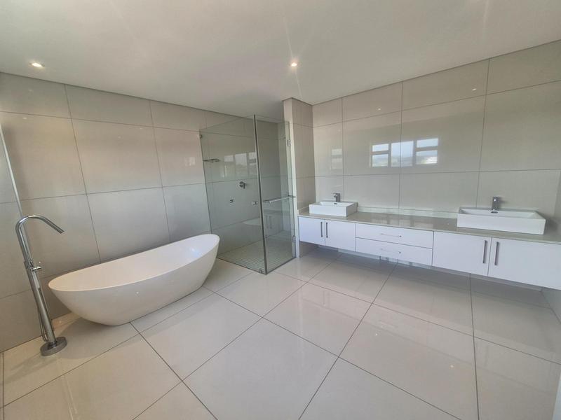 6 Bedroom Property for Sale in Izinga Ridge KwaZulu-Natal