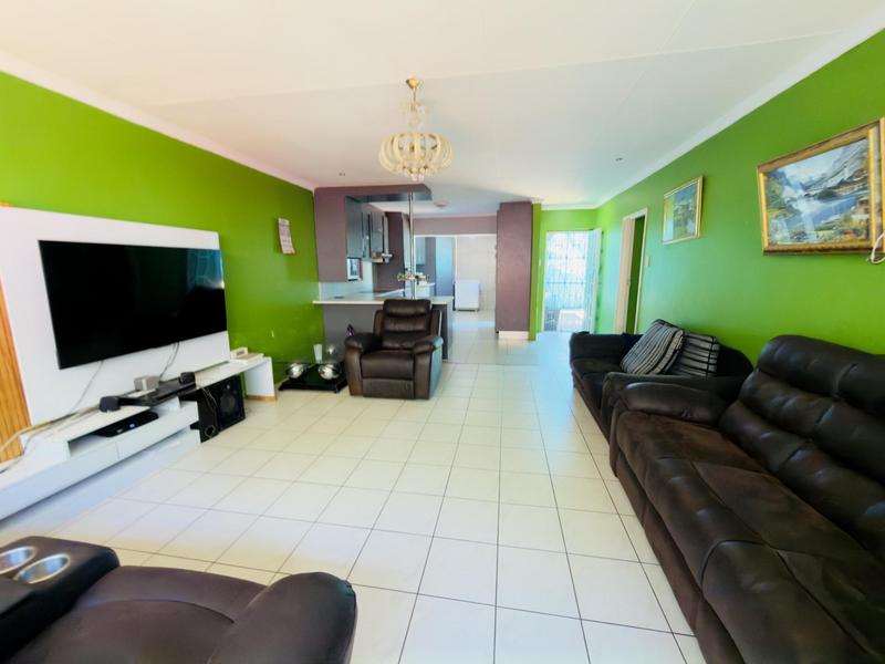 3 Bedroom Property for Sale in Newlands West KwaZulu-Natal