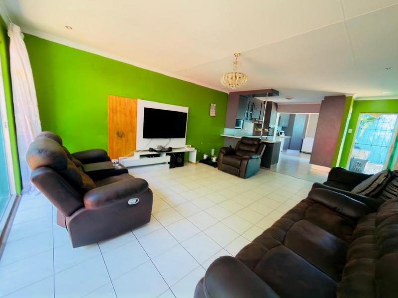 3 Bedroom Property for Sale in Newlands West KwaZulu-Natal