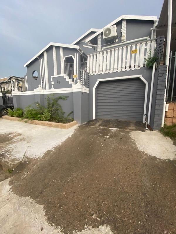 4 Bedroom Property for Sale in Northcroft KwaZulu-Natal