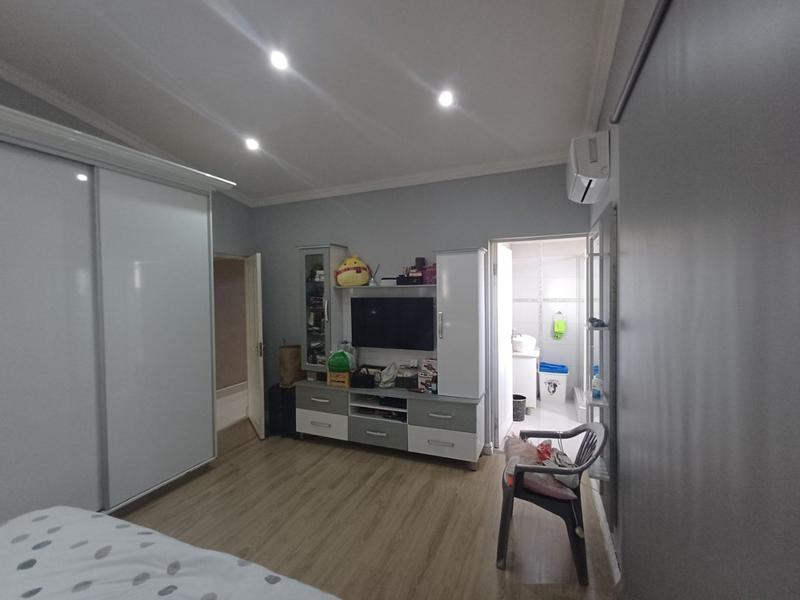 6 Bedroom Property for Sale in Woodview KwaZulu-Natal