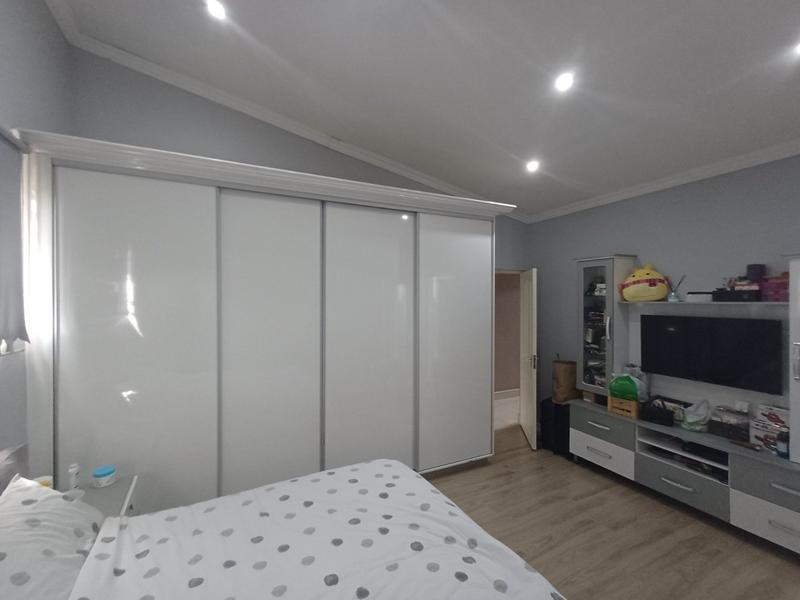 6 Bedroom Property for Sale in Woodview KwaZulu-Natal