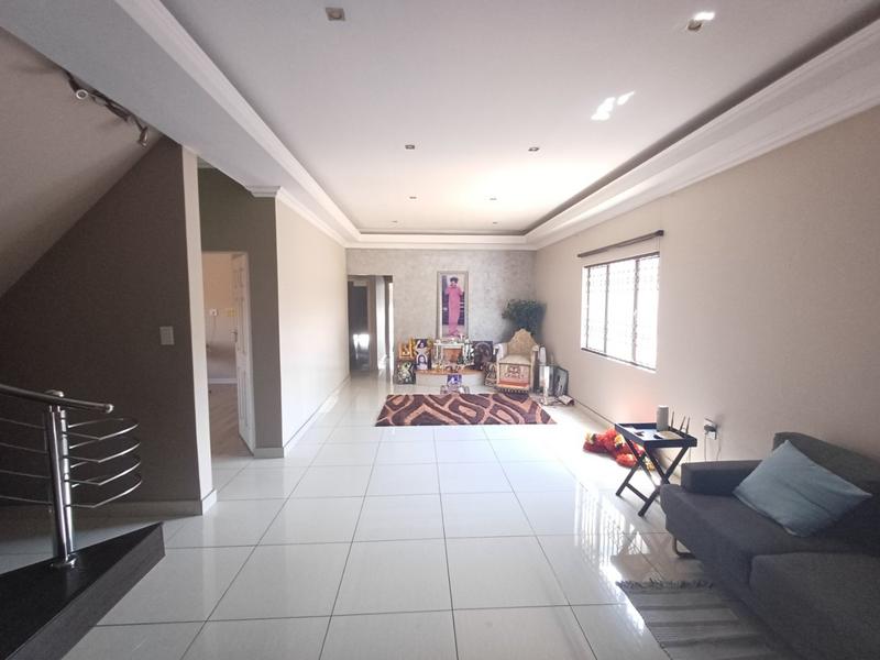 6 Bedroom Property for Sale in Woodview KwaZulu-Natal