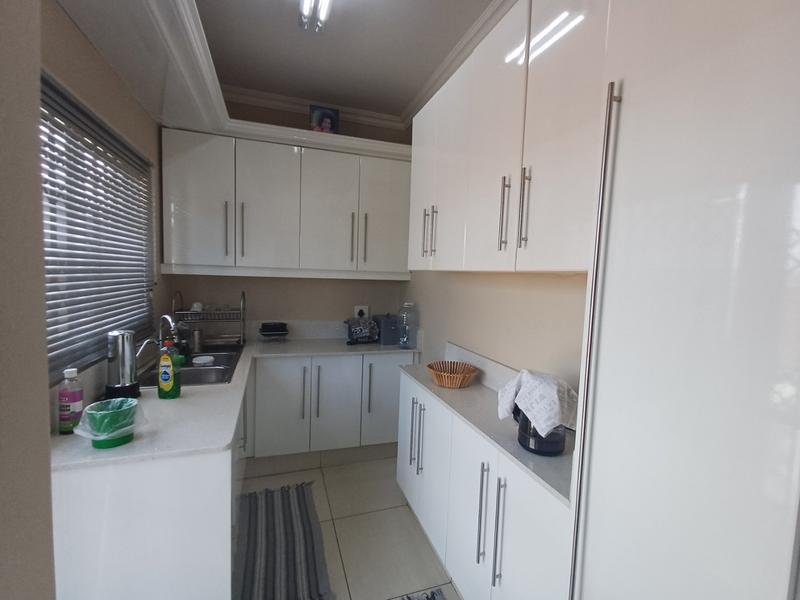 6 Bedroom Property for Sale in Woodview KwaZulu-Natal