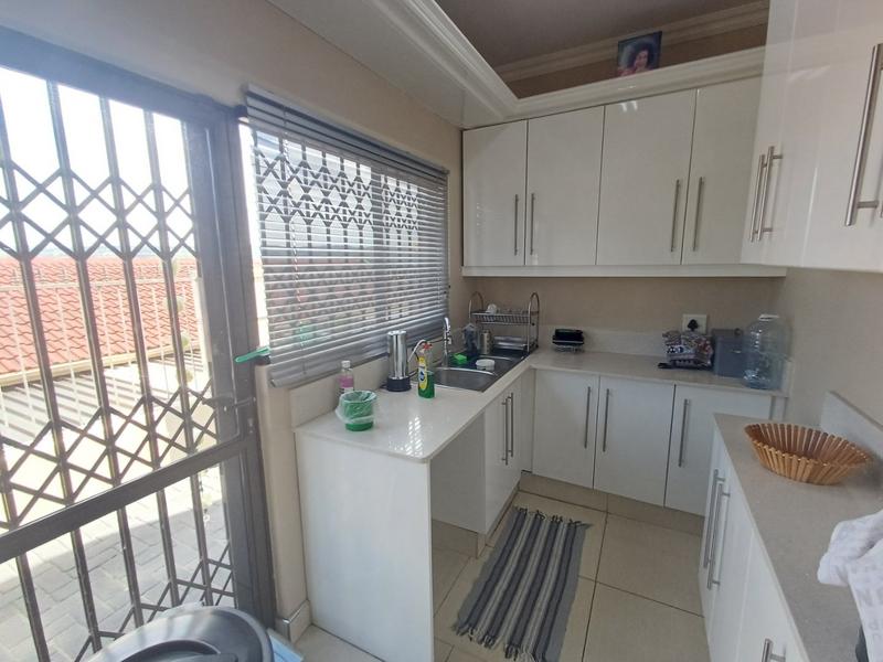 6 Bedroom Property for Sale in Woodview KwaZulu-Natal