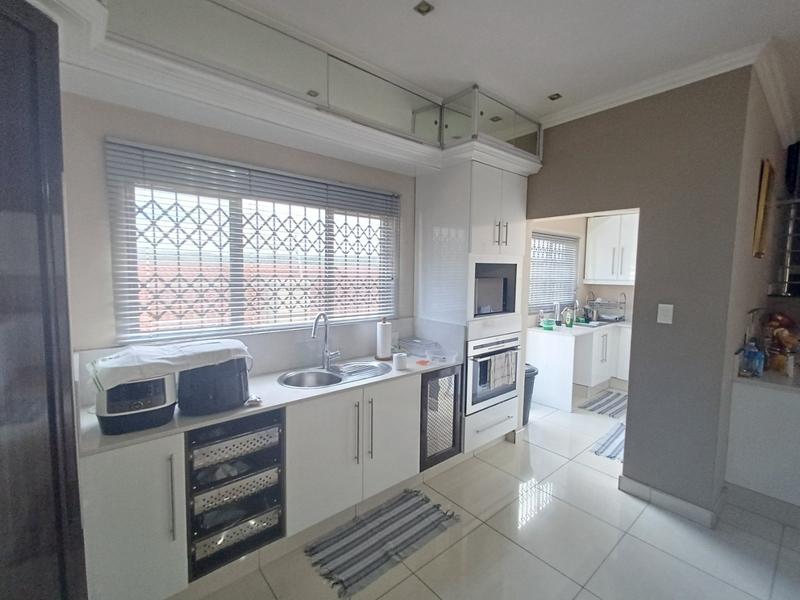 6 Bedroom Property for Sale in Woodview KwaZulu-Natal