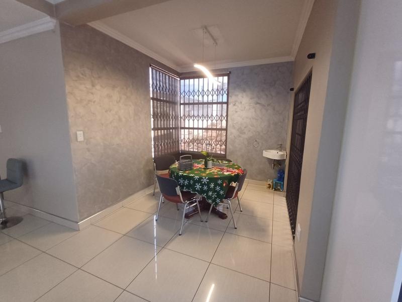 6 Bedroom Property for Sale in Woodview KwaZulu-Natal