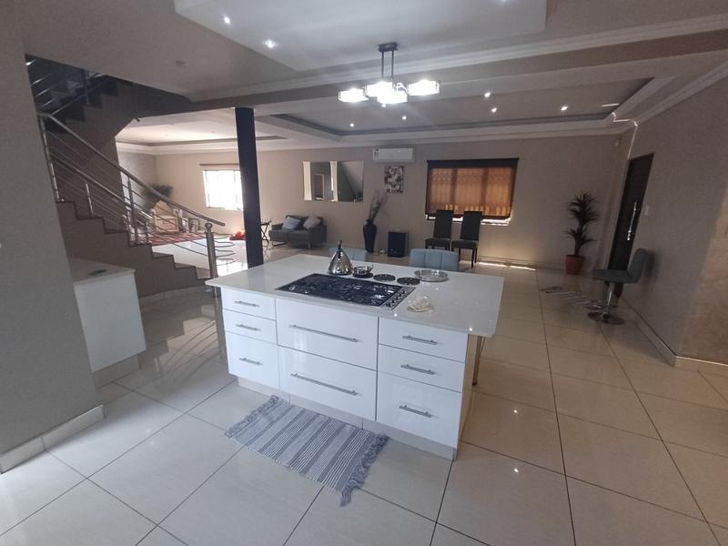6 Bedroom Property for Sale in Woodview KwaZulu-Natal