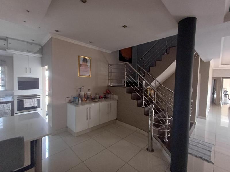 6 Bedroom Property for Sale in Woodview KwaZulu-Natal