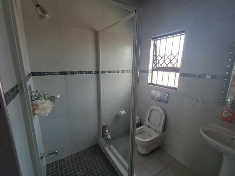 6 Bedroom Property for Sale in Woodview KwaZulu-Natal