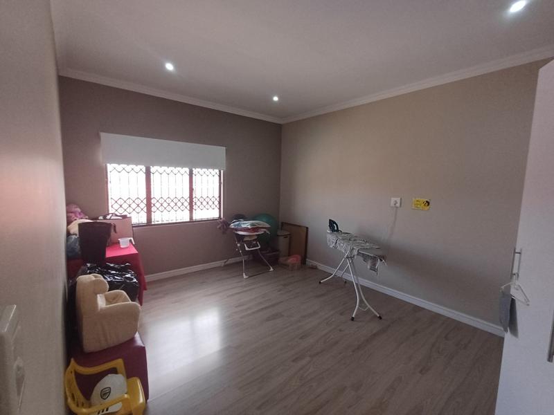 6 Bedroom Property for Sale in Woodview KwaZulu-Natal