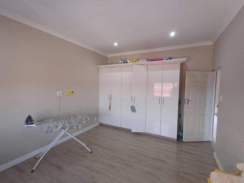 6 Bedroom Property for Sale in Woodview KwaZulu-Natal