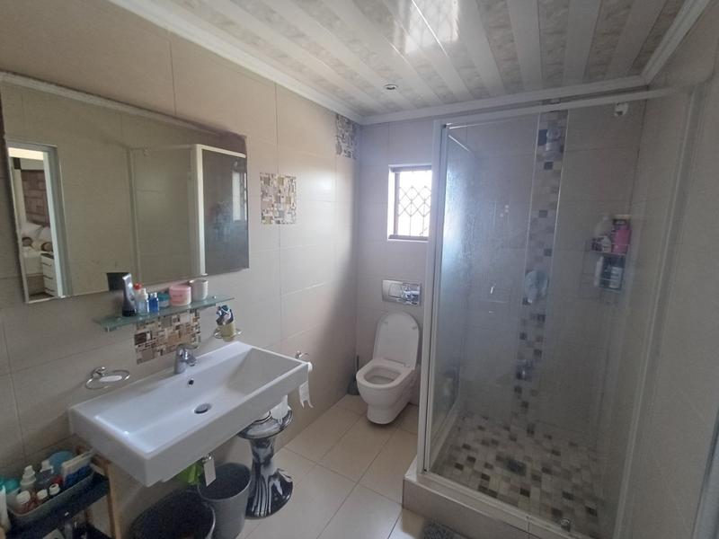 6 Bedroom Property for Sale in Woodview KwaZulu-Natal