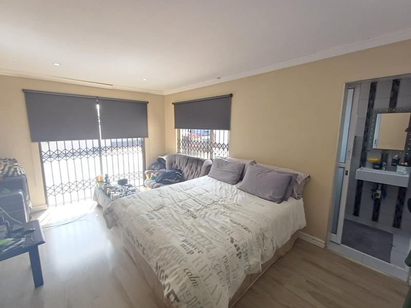 6 Bedroom Property for Sale in Woodview KwaZulu-Natal