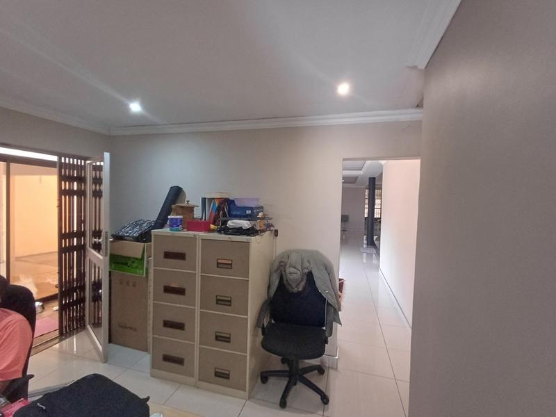 6 Bedroom Property for Sale in Woodview KwaZulu-Natal