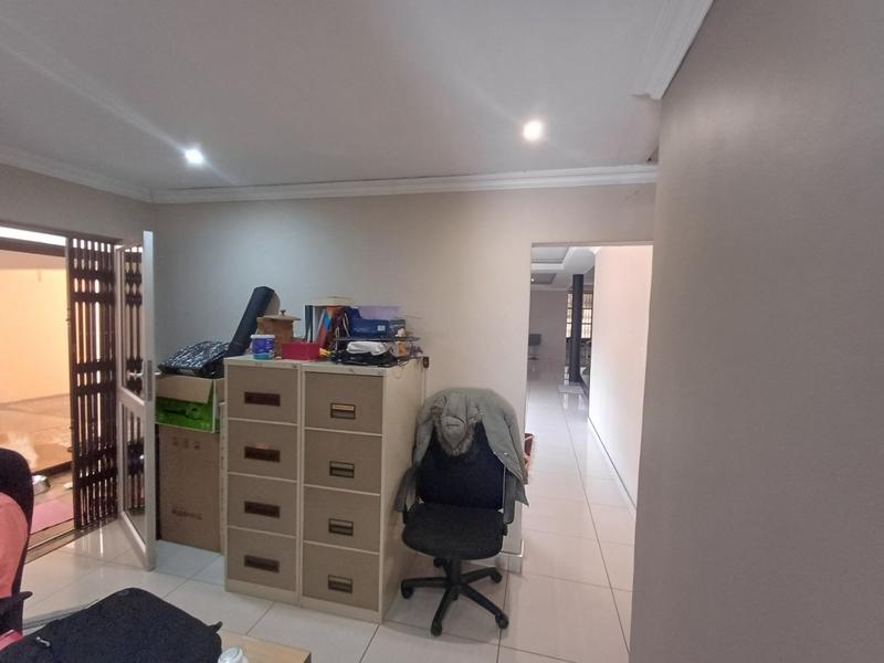 6 Bedroom Property for Sale in Woodview KwaZulu-Natal