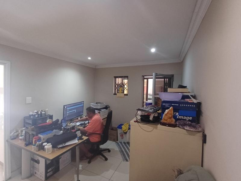 6 Bedroom Property for Sale in Woodview KwaZulu-Natal